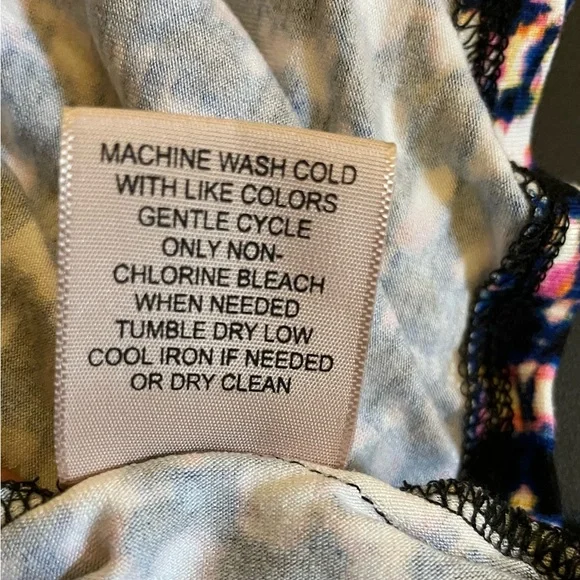 Philosophy Print Tunic Top Black, Blue, and Pink, Size 1X New - Picture 8 of 8